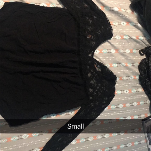 Selling a range of small to large clothes - Picture 3 of 8